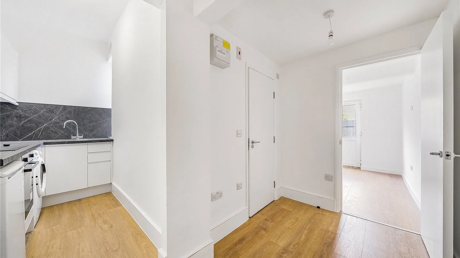 Flat St Albans Crescent in Greater London