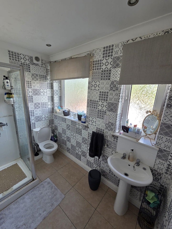 Room Pine Crescent in Brentwood