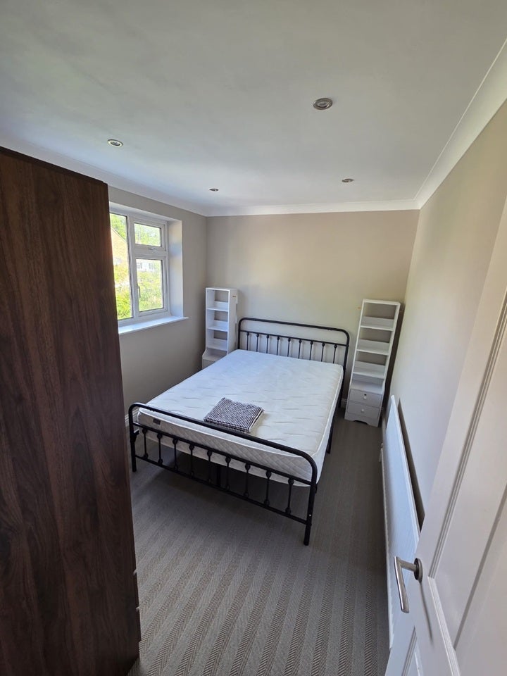Room Pine Crescent in Brentwood