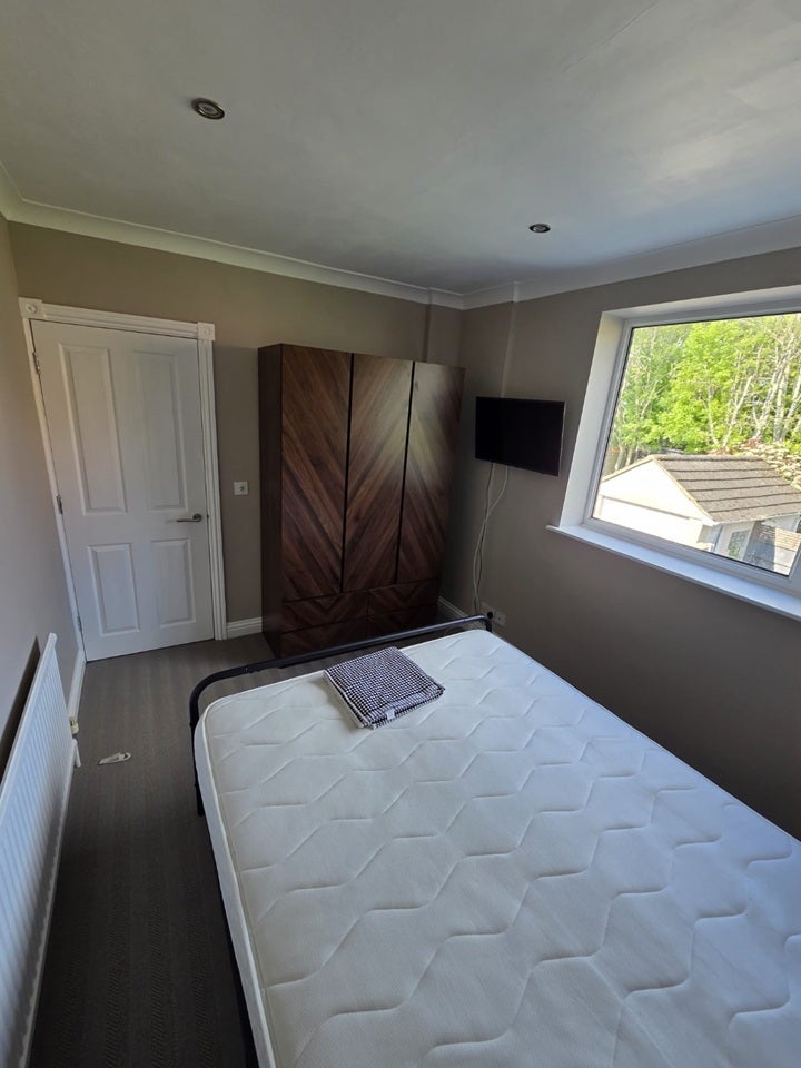Room Pine Crescent in Brentwood
