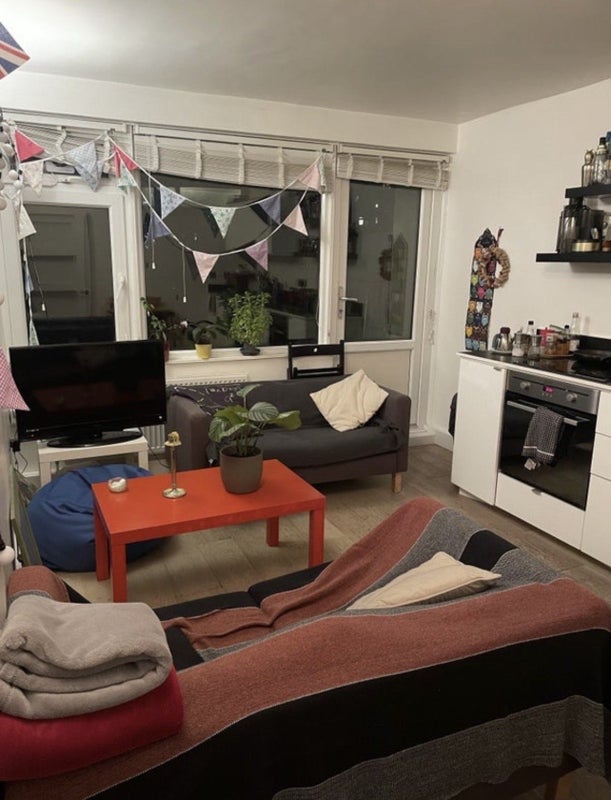 Flat Crondall Street in Greater London