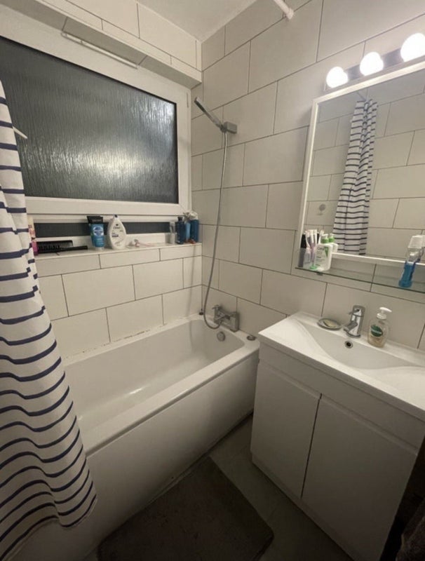 Flat Crondall Street in Greater London
