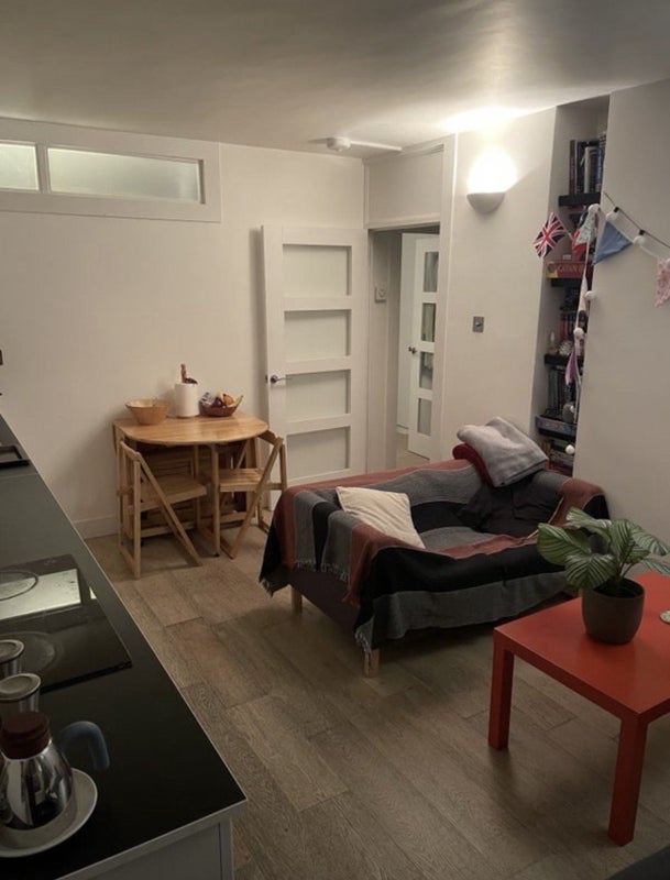 Flat Crondall Street in Greater London