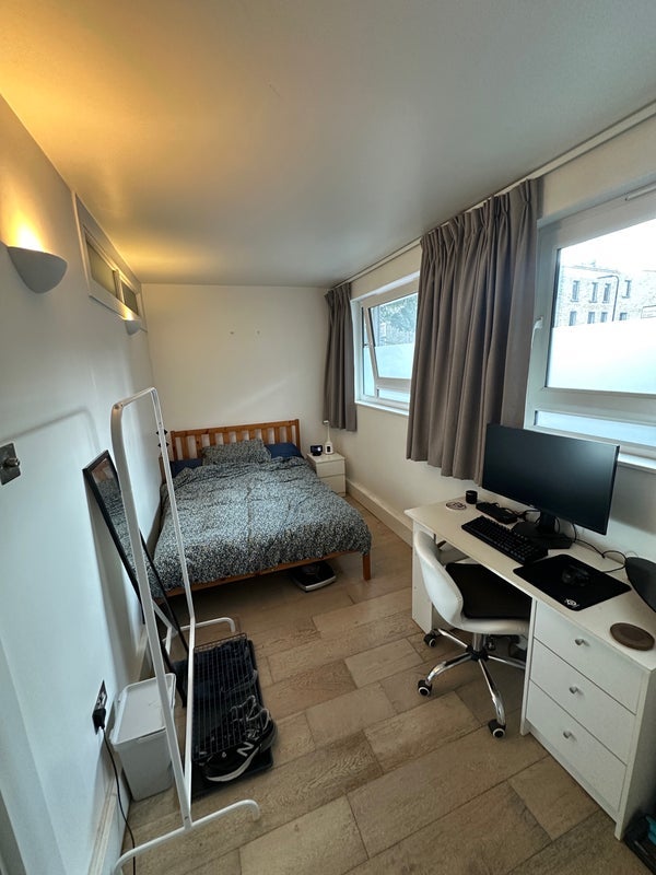Room Crondall Street in Greater London