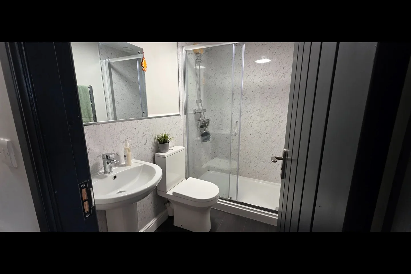 Room Liscard Road in Wallasey
