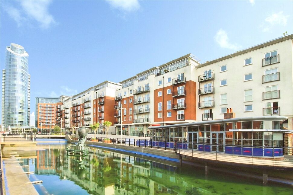 Flat Gunwharf Road in Portsmouth