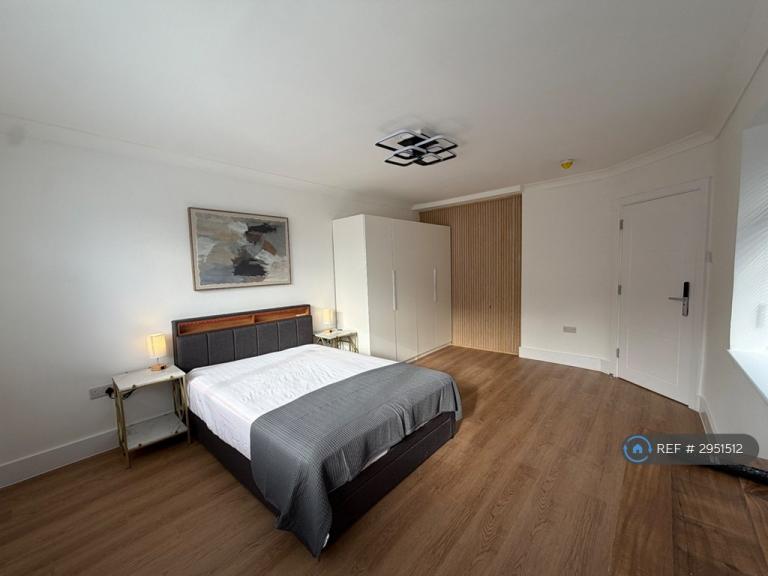 House Abbs Cross Lane in Greater London
