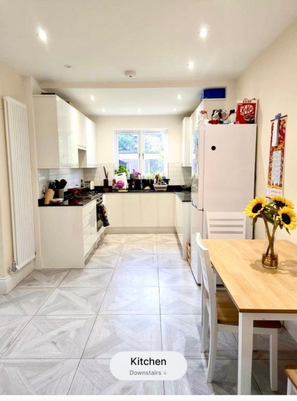 Room Roseberry Gardens in Greater London