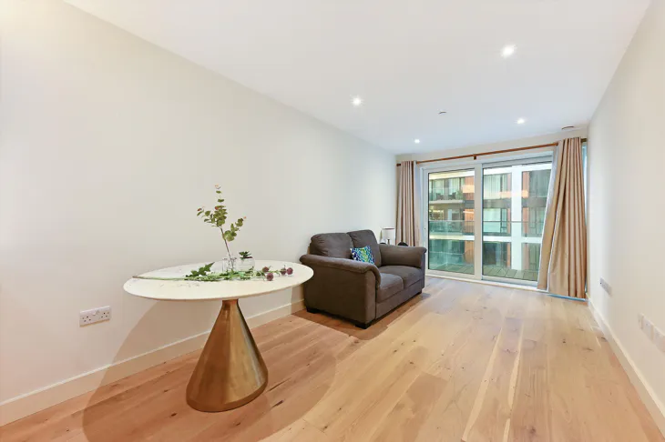 Flat Duke of Wellington Avenue in Greater London