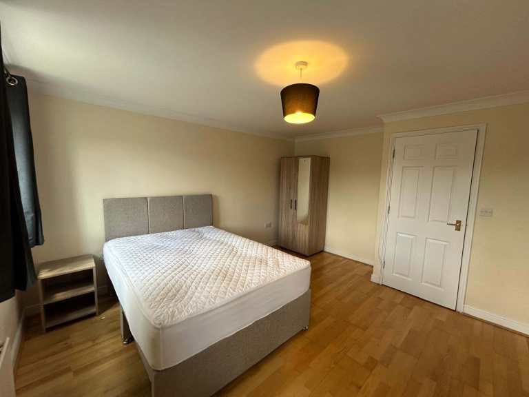 Flat Parkinson Drive in Chelmsford