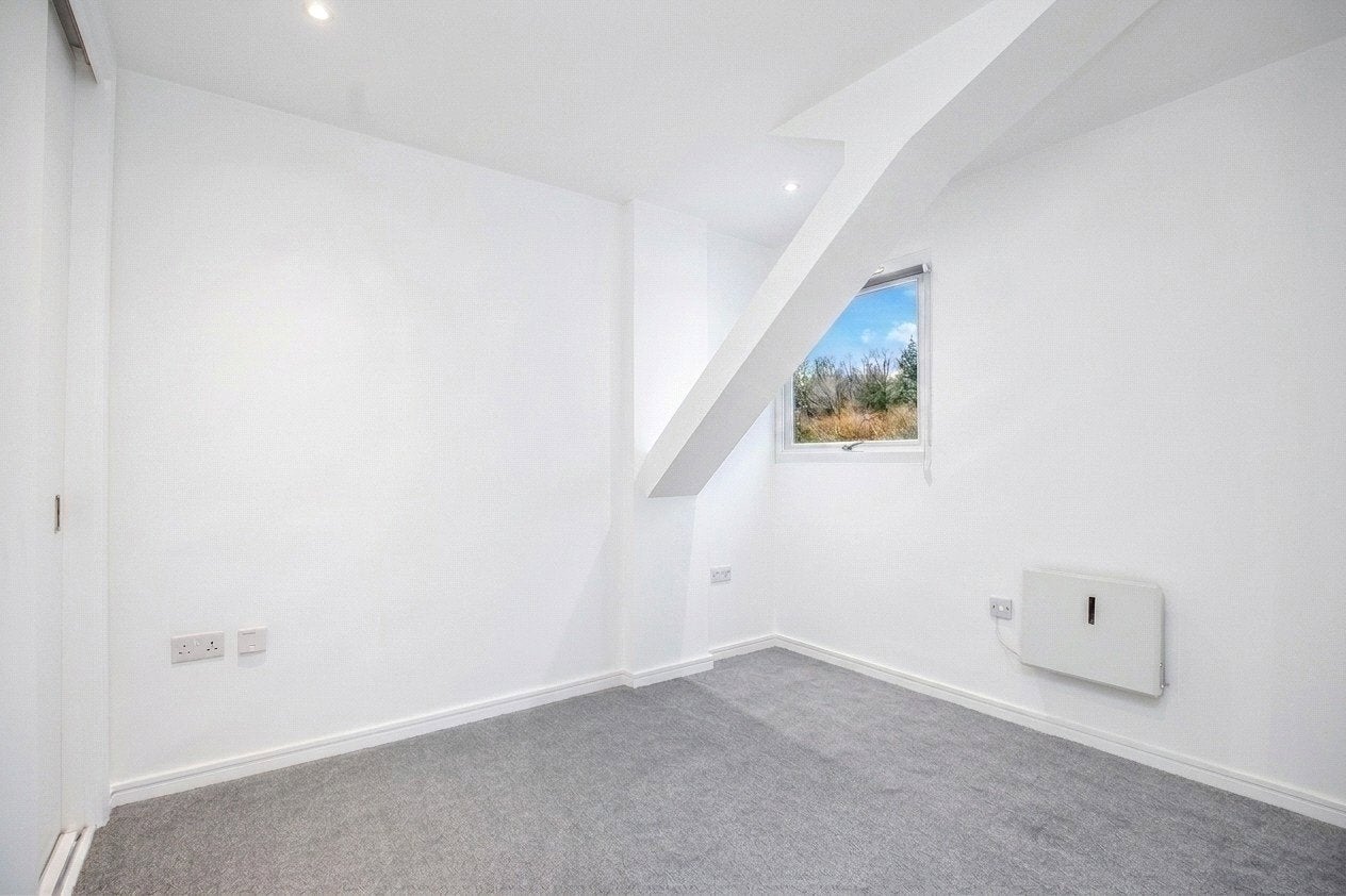 Flat Skypark Road in Bristol