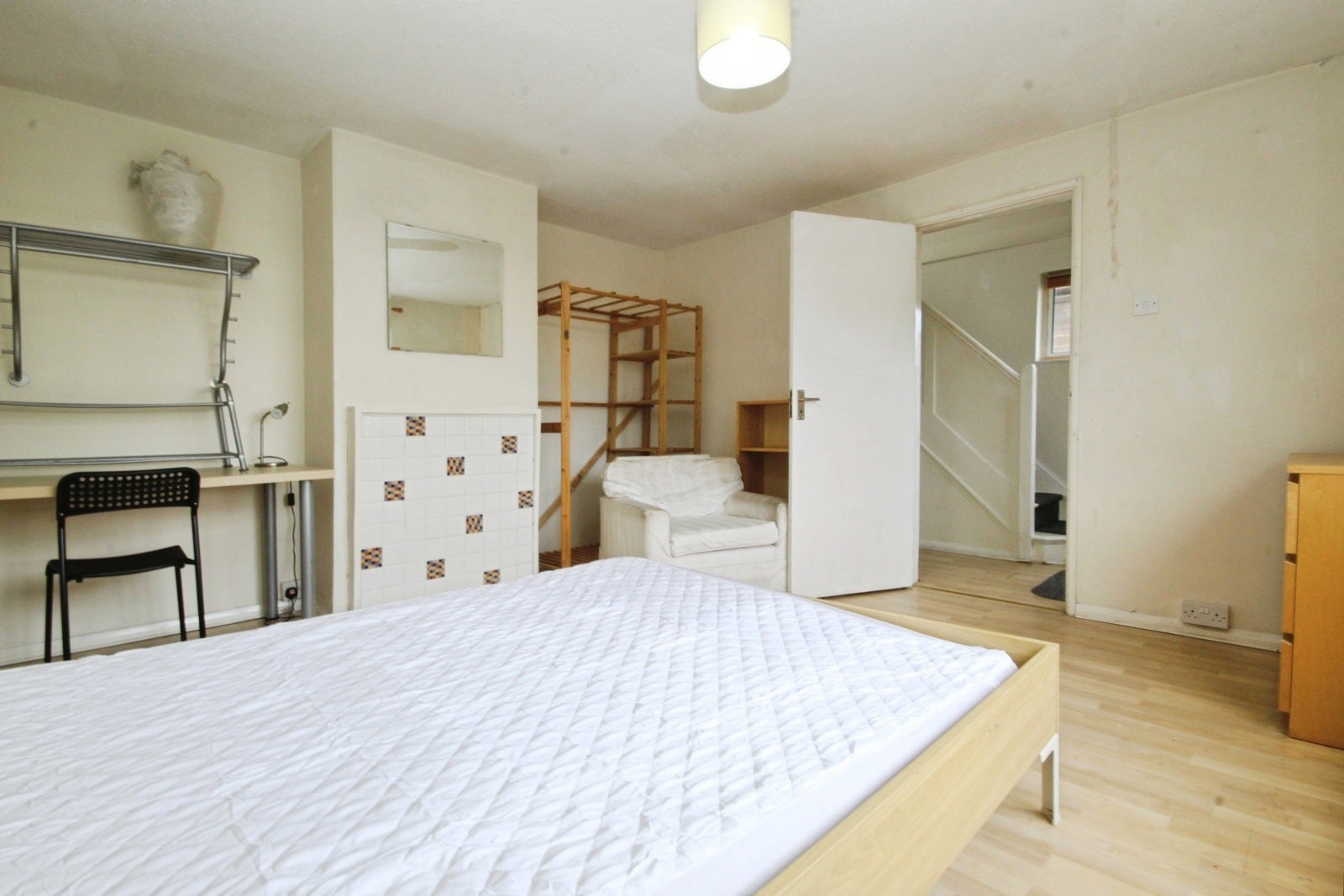 Room The Crescent in Borough of Runnymede