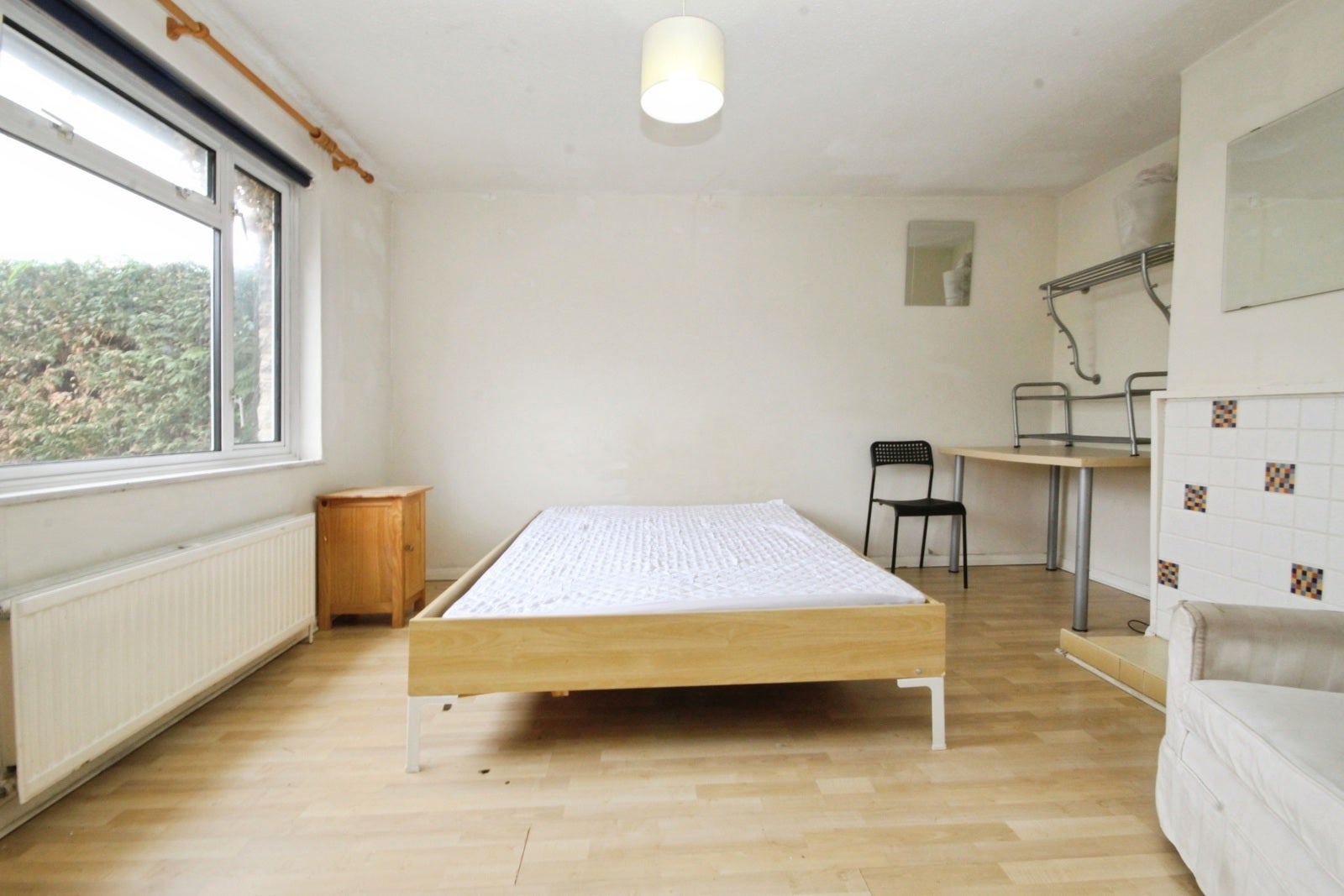 Room The Crescent in Borough of Runnymede