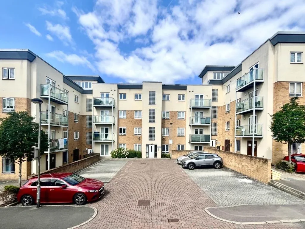 Flat Todd Close in Hertsmere