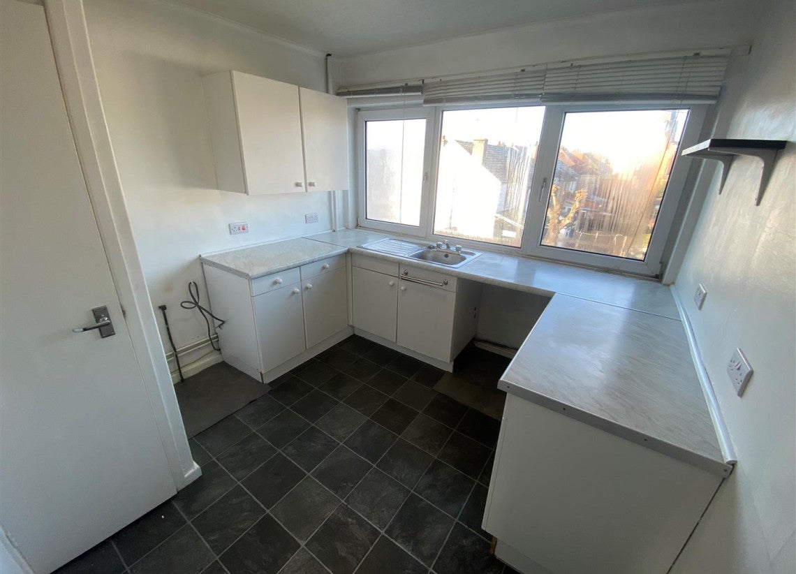 Flat Loudon Avenue in Coventry