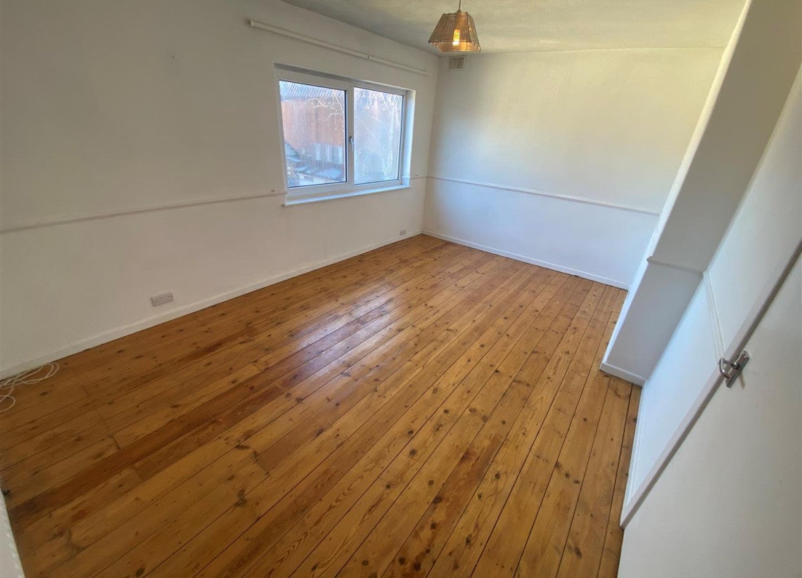 Flat Loudon Avenue in Coventry