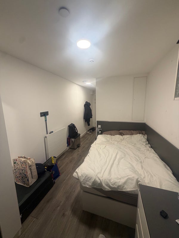 Flat Westway in Greater London