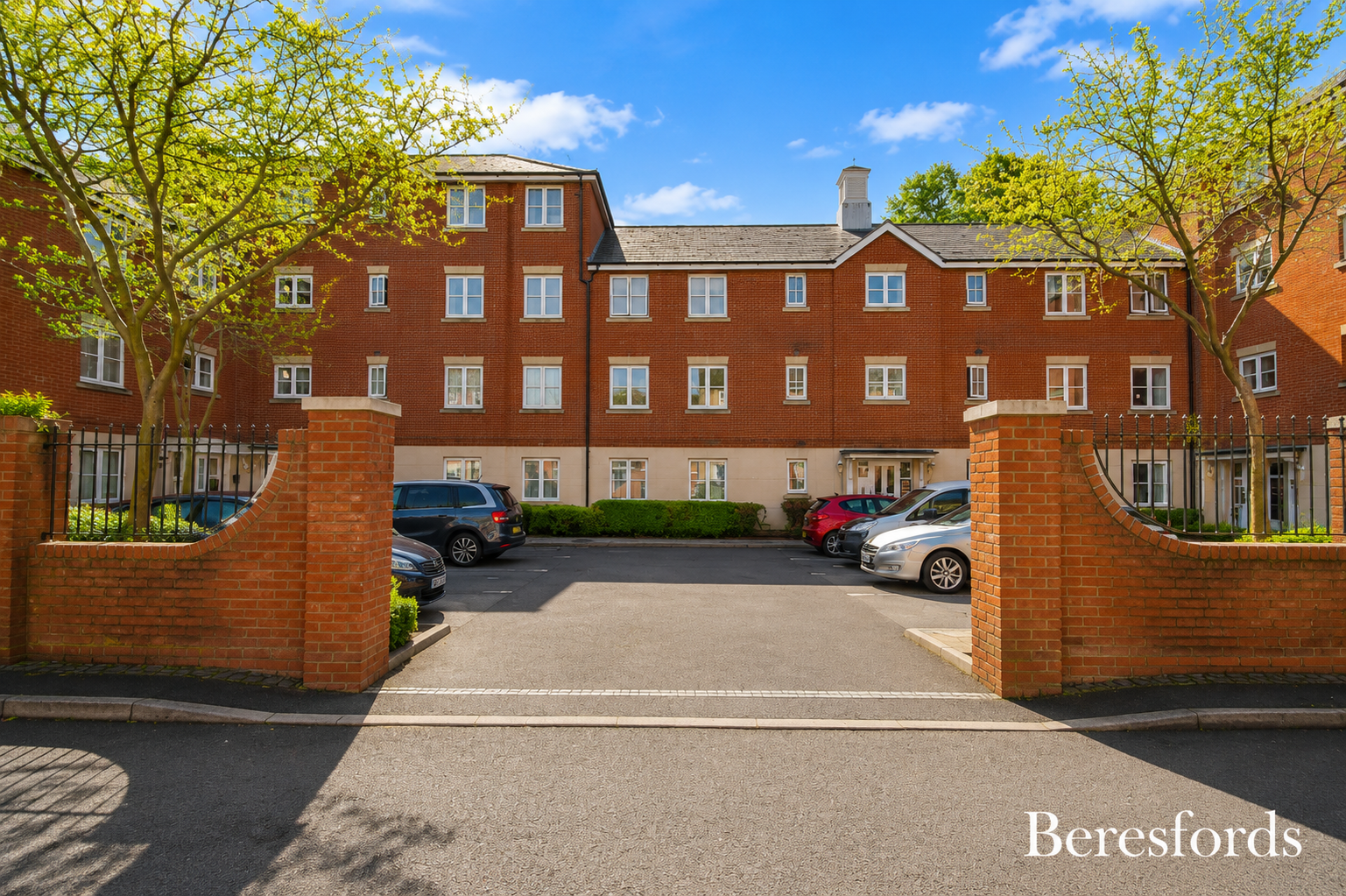 Flat Halcyon Close in Witham