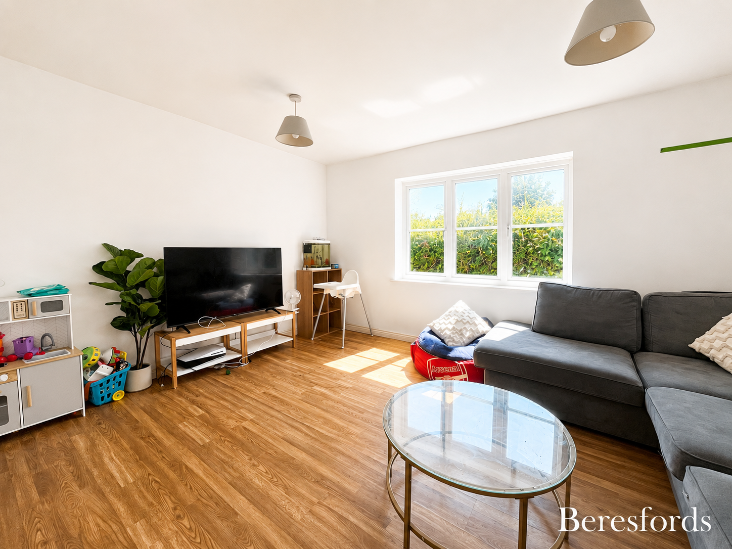 Flat Halcyon Close in Witham