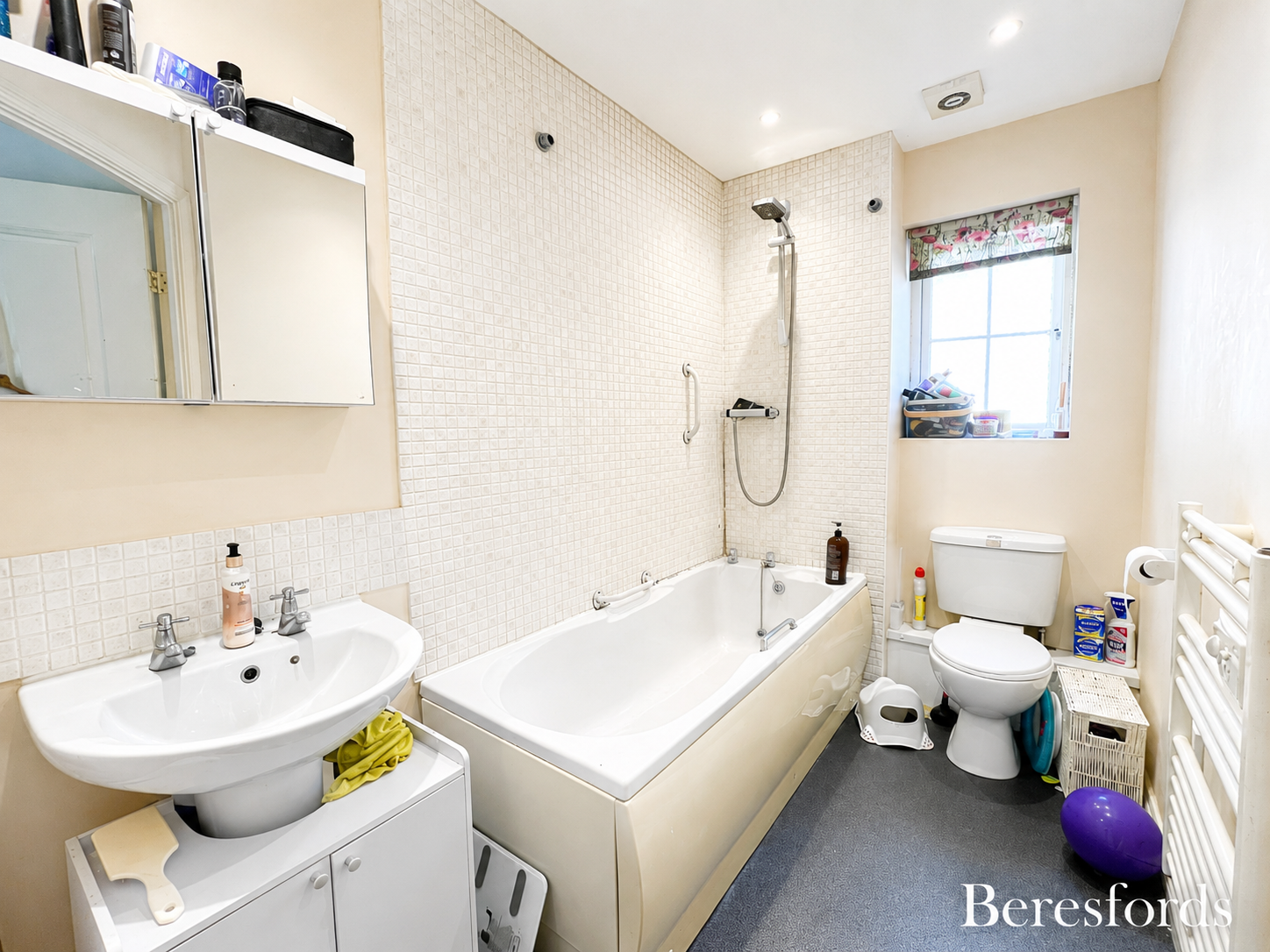 Flat Halcyon Close in Witham