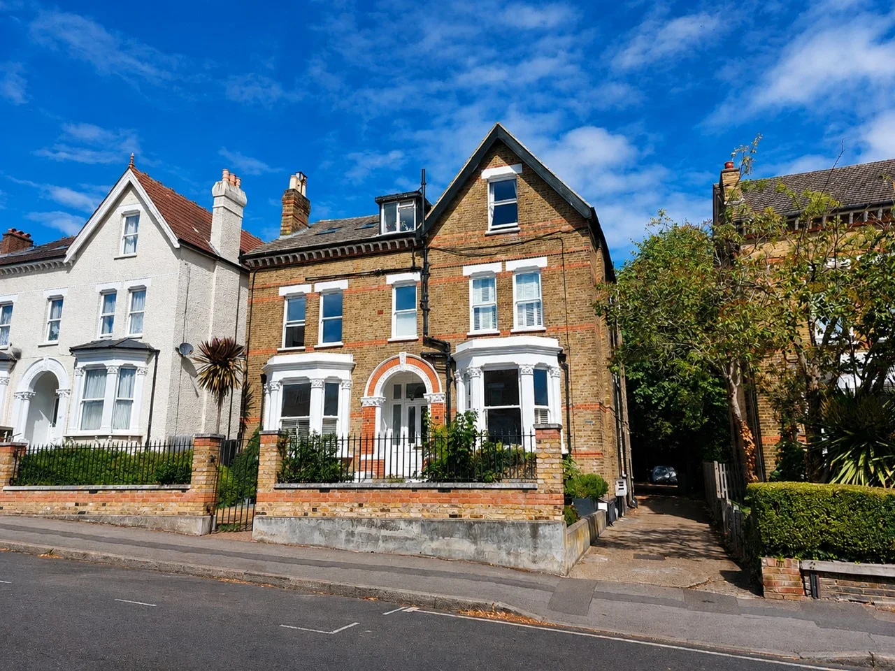 Flat Darlaston Road in Greater London