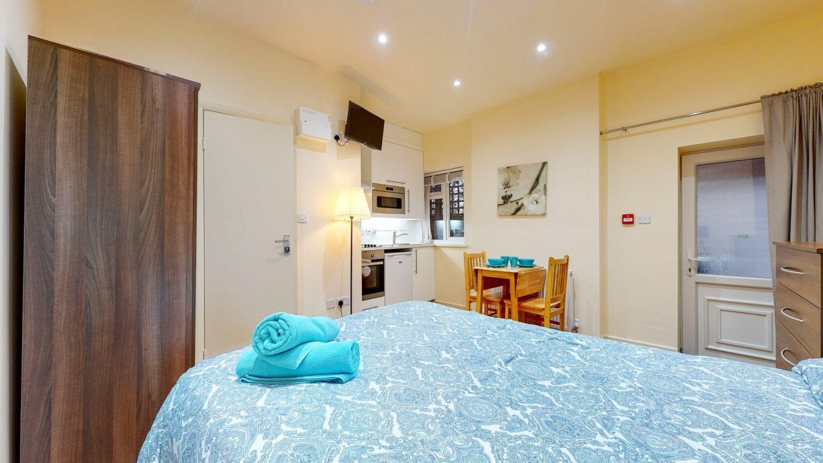 Room Chatsworth Road in Greater London