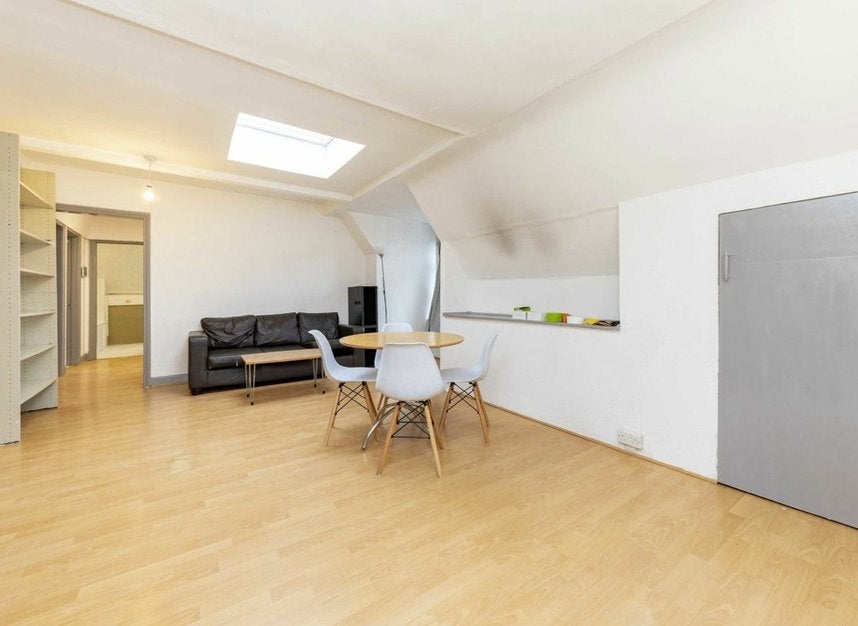 Flat Strathray Gardens in Greater London
