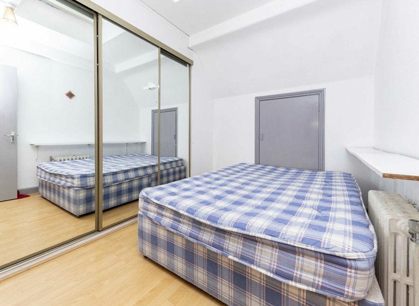 Flat Strathray Gardens in Greater London
