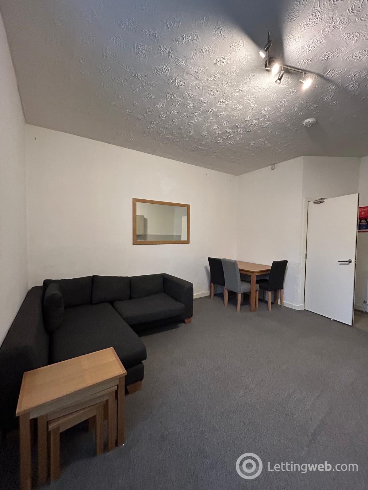 Flat Pitfour Street in Dundee