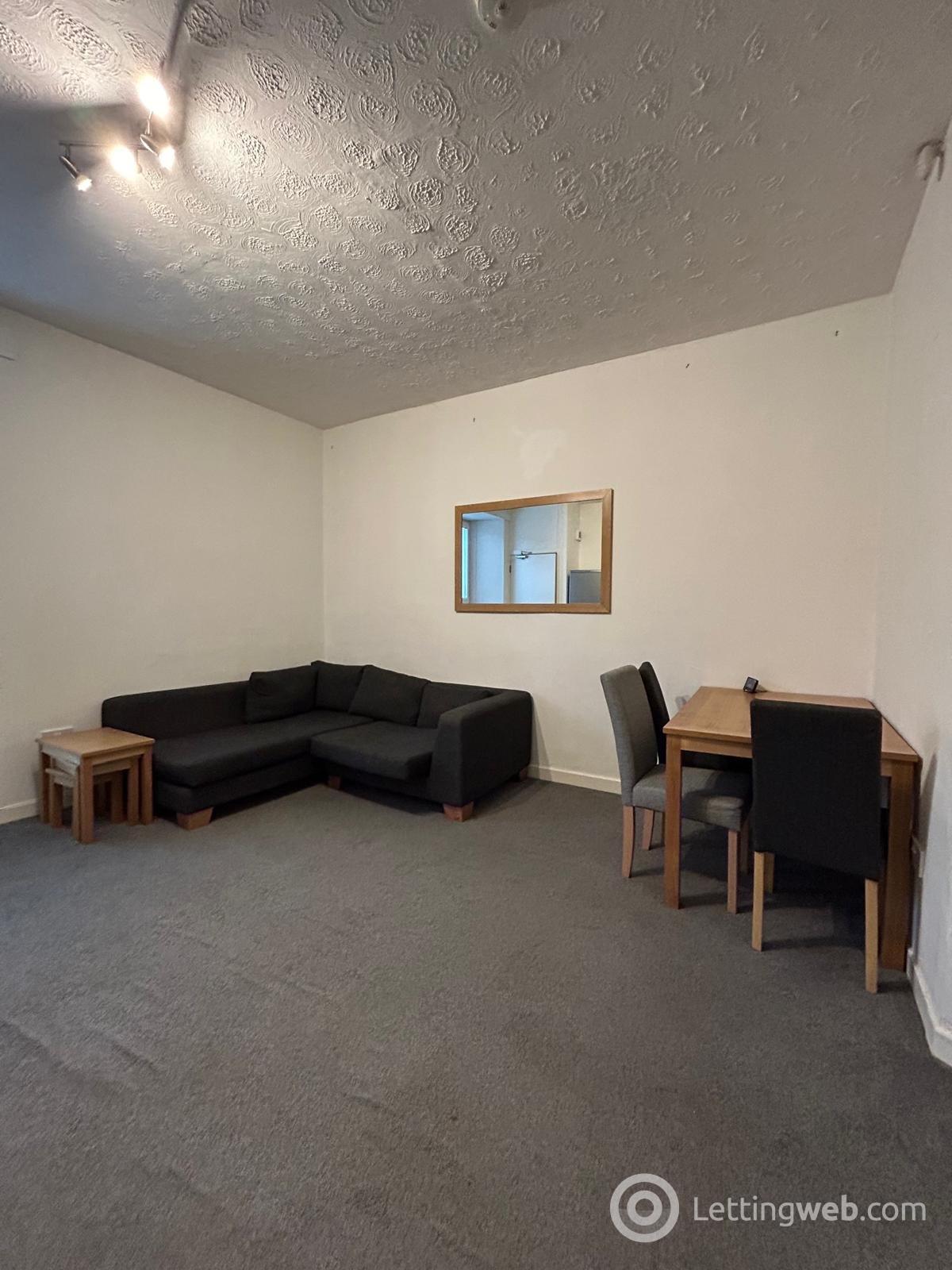 Flat Pitfour Street in Dundee