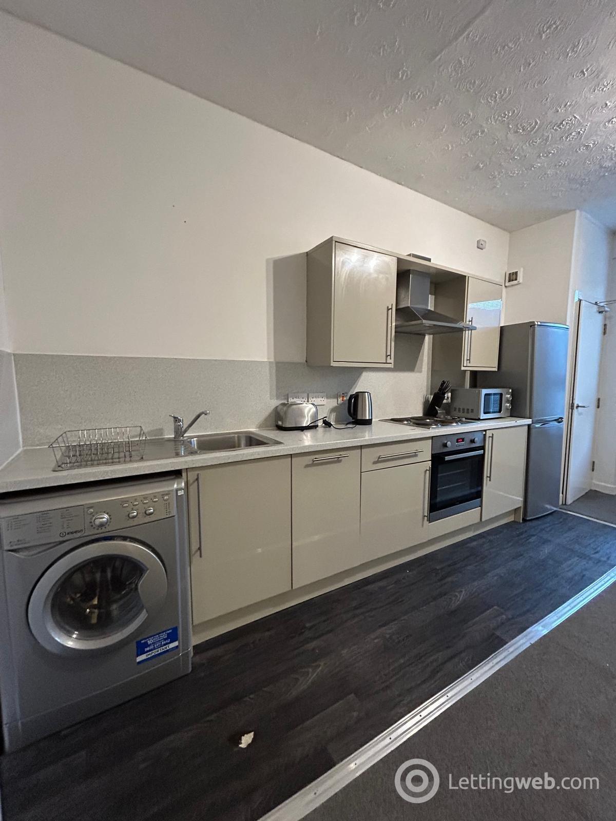 Flat Pitfour Street in Dundee