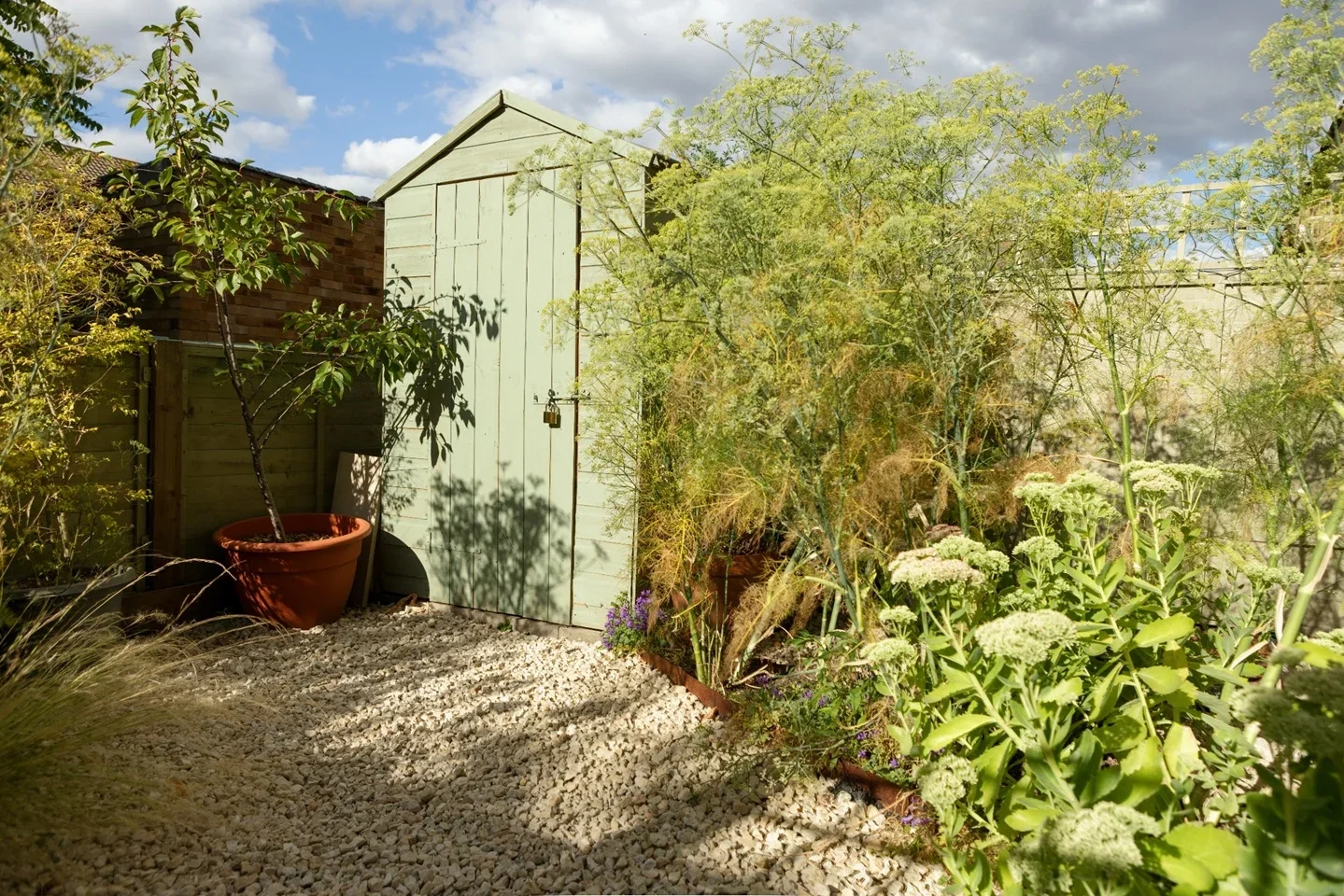 Flat Alanthus Close in Greater London