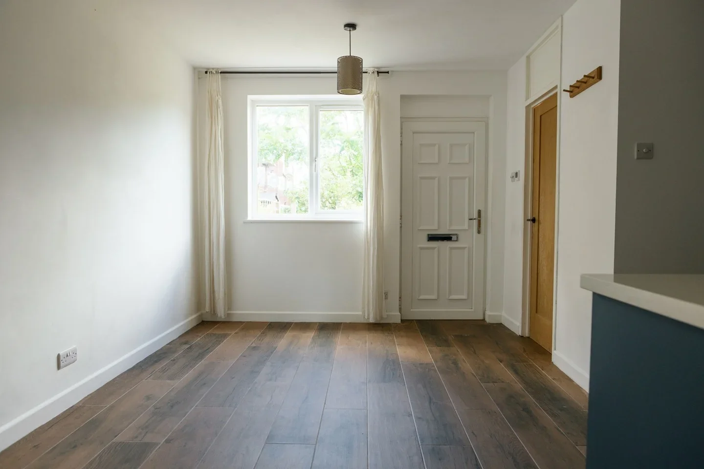 Flat Alanthus Close in Greater London
