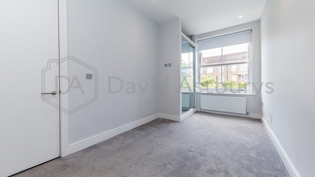 Flat Leighton Road in Greater London