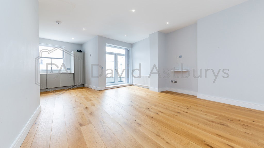 Flat Leighton Road in Greater London