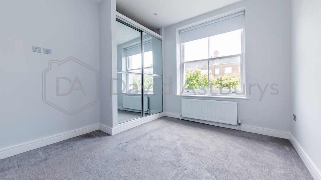 Flat Leighton Road in Greater London