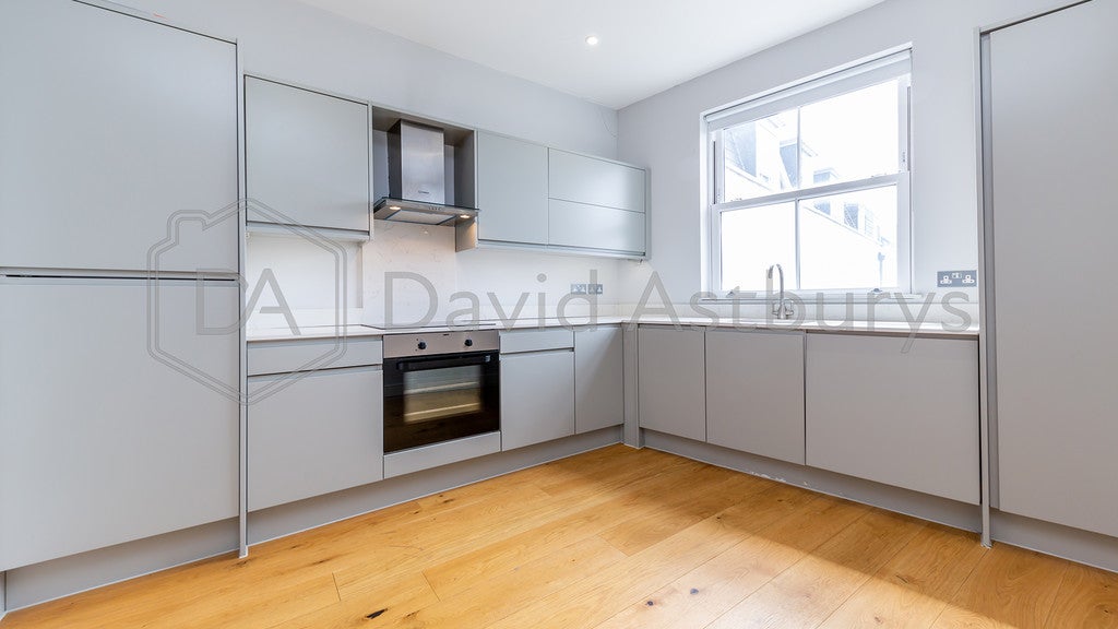 Flat Leighton Road in Greater London