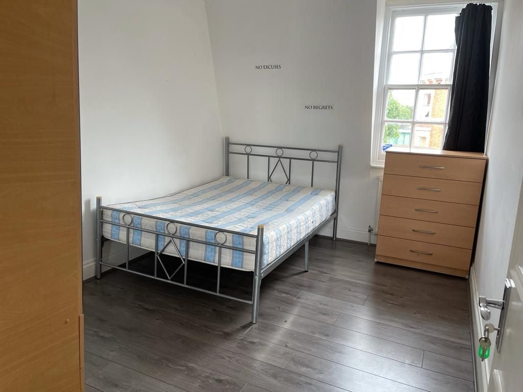 Room Kilburn High Road in Greater London