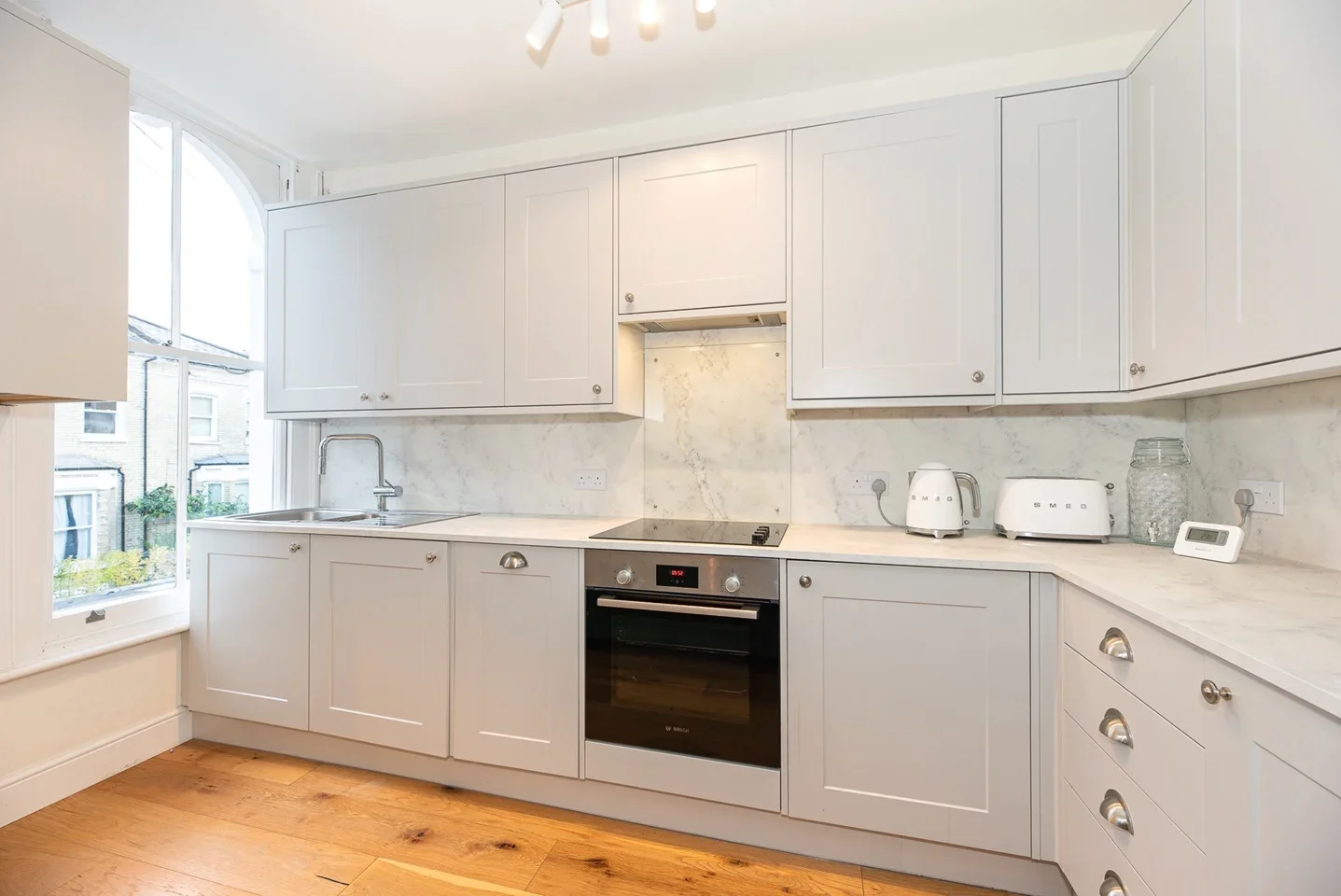 Flat Gateley Road in Greater London