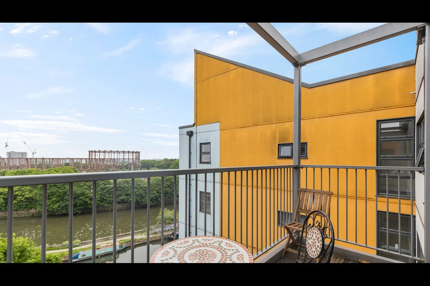 Flat Maltings Close in Greater London