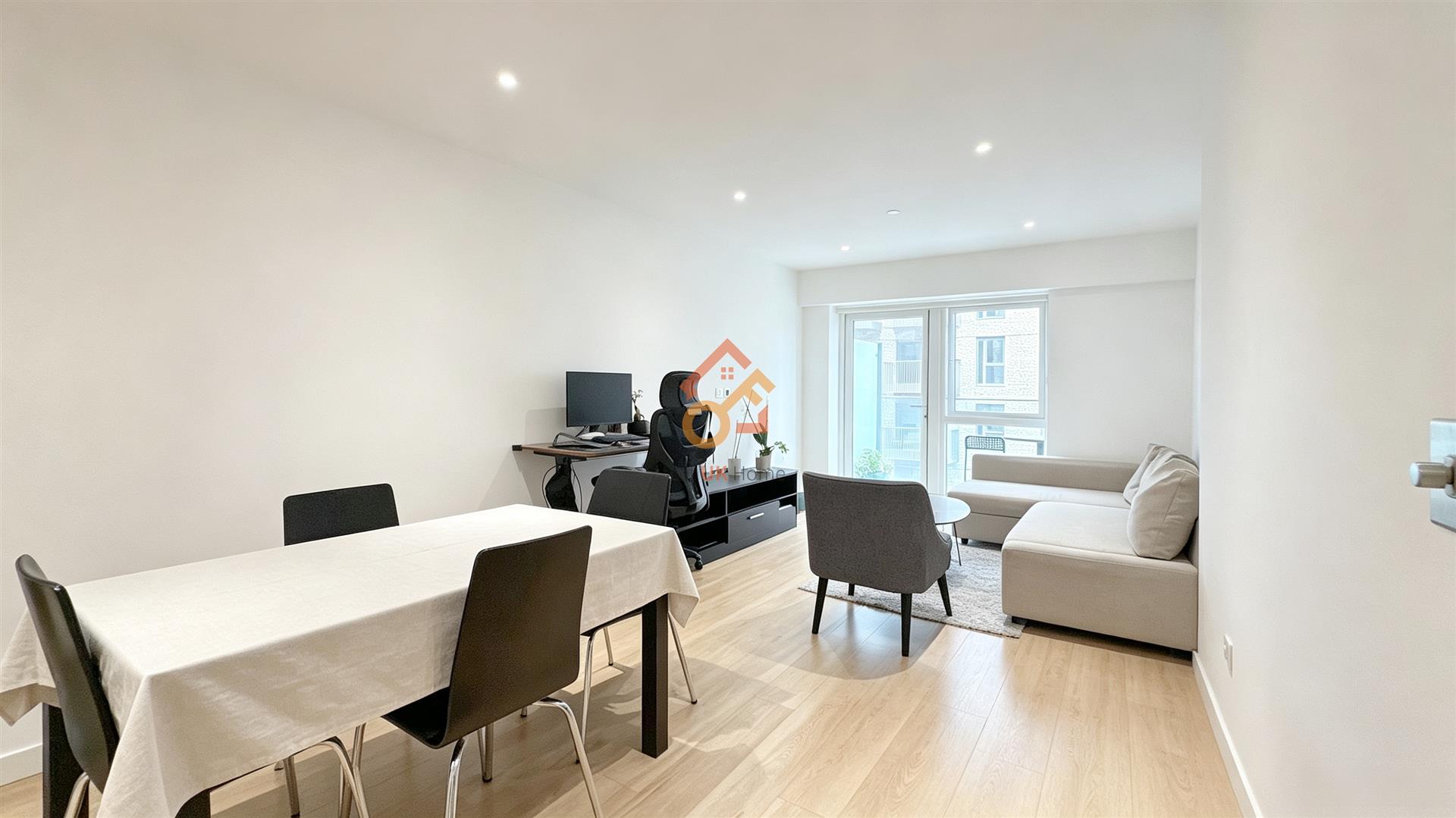Flat Caversham Road in London