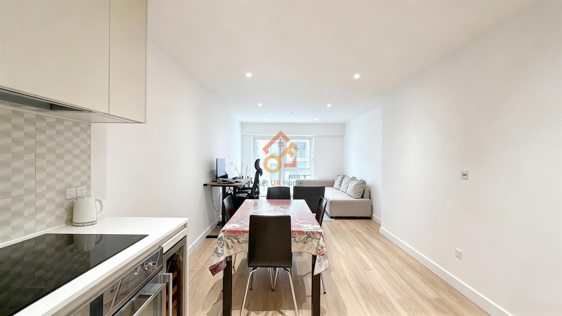 Flat Caversham Road in London