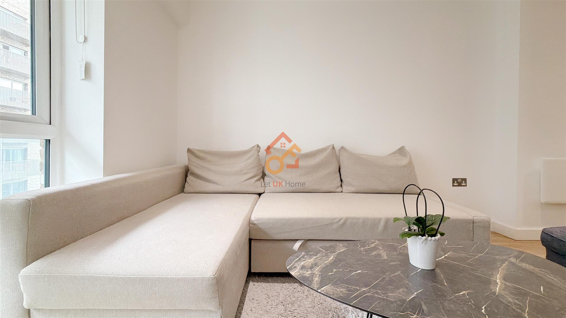 Flat Caversham Road in London