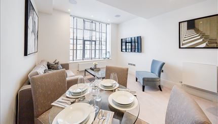Flat Hammersmith Broadway in Greater London