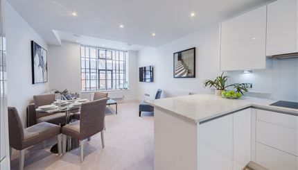 Flat Hammersmith Broadway in Greater London