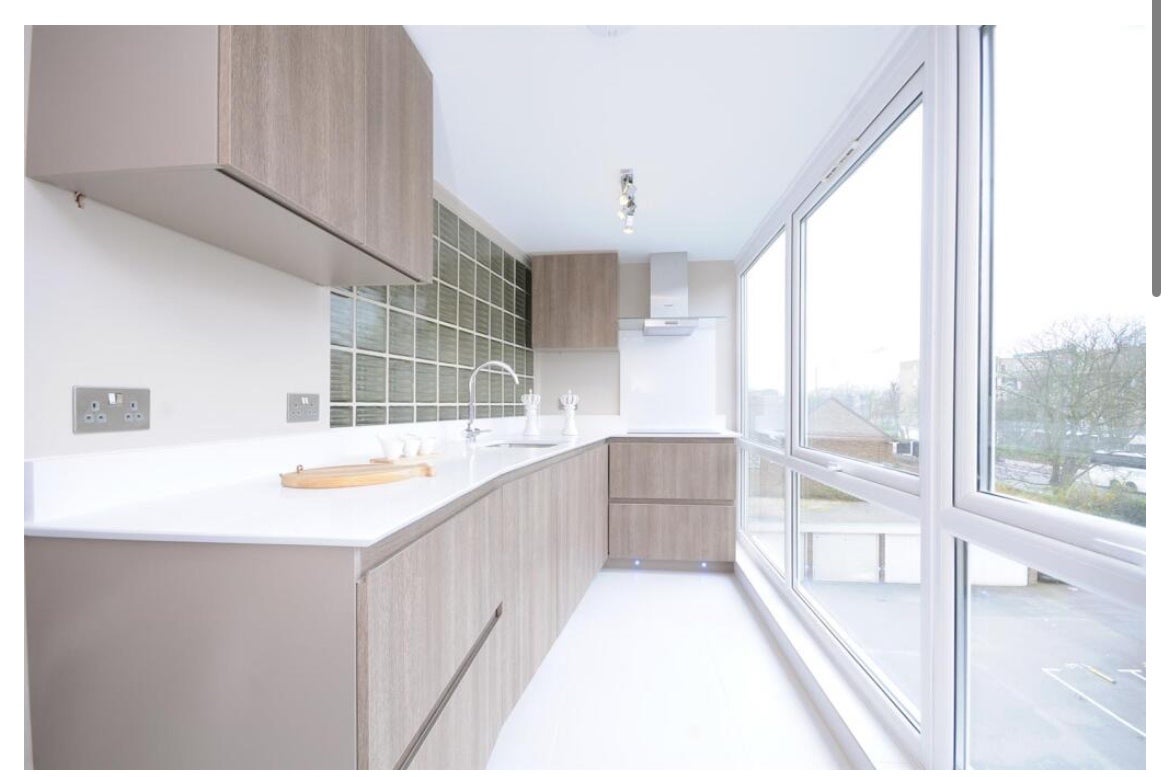 Flat Boydell Court in Greater London