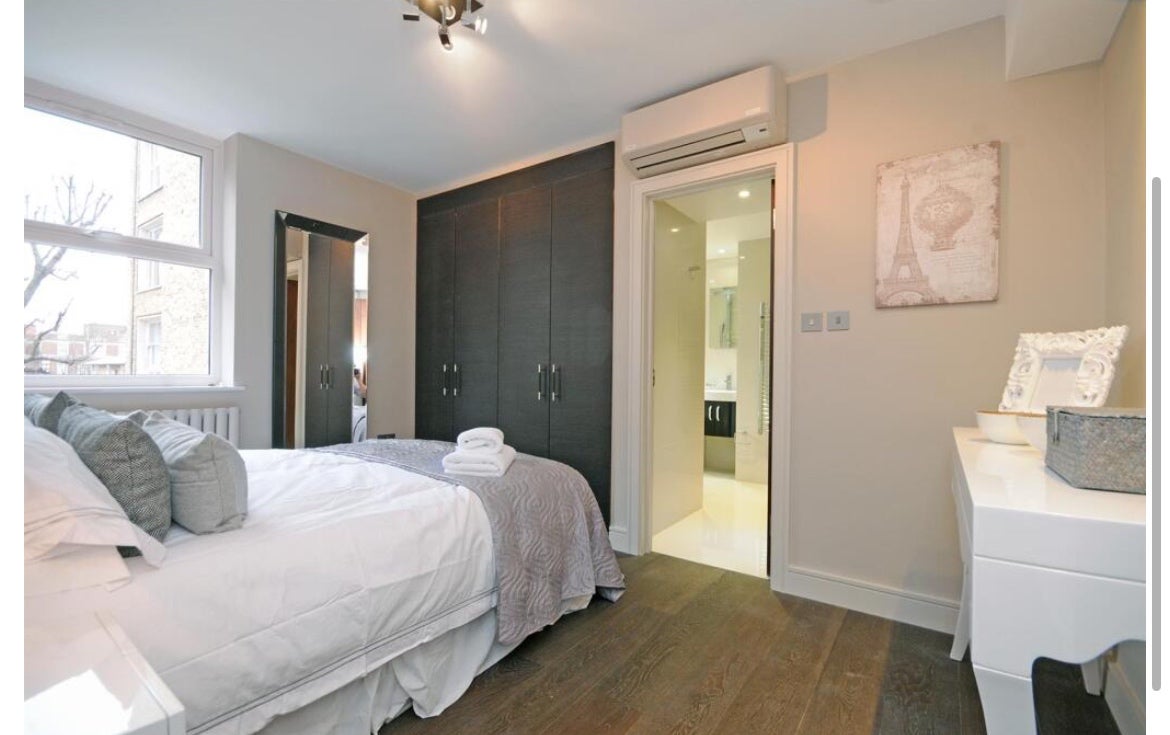 Flat Boydell Court in Greater London