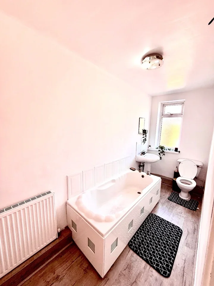 House Longfield Terrace in Wakefield