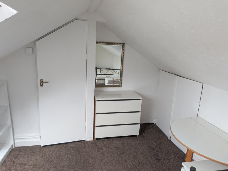 Room St Albans Avenue in Greater London