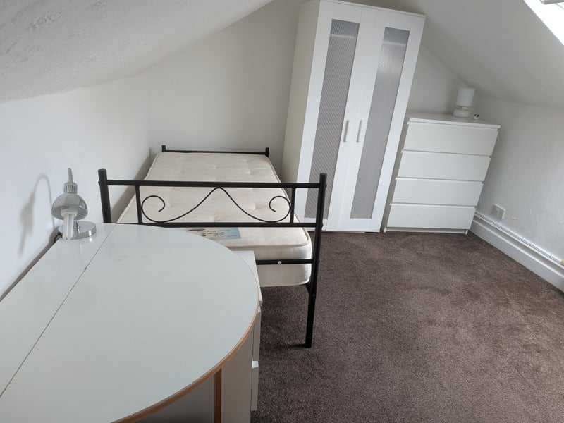 Room St Albans Avenue in Greater London